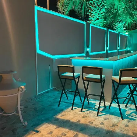 Highlife Aparthotel